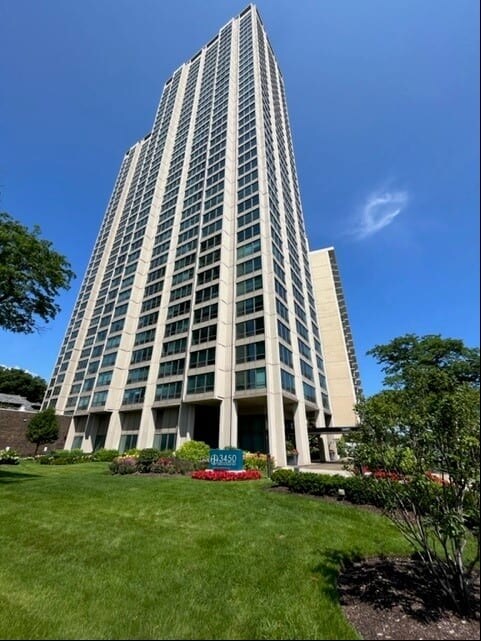 Primary Photo - 3450 N Lake Shore Dr