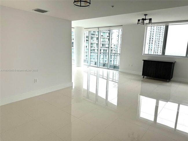 Foto del edificio - 92 SW 3rd St