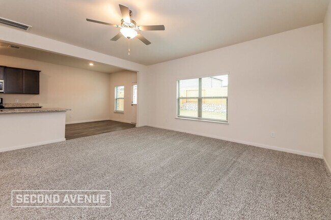 Building Photo - 841 Serena Dr