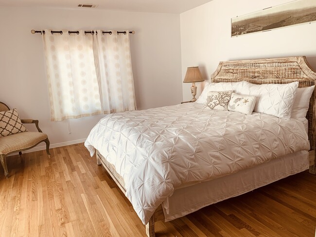 Master bedroom - 1008 Carpinteria St