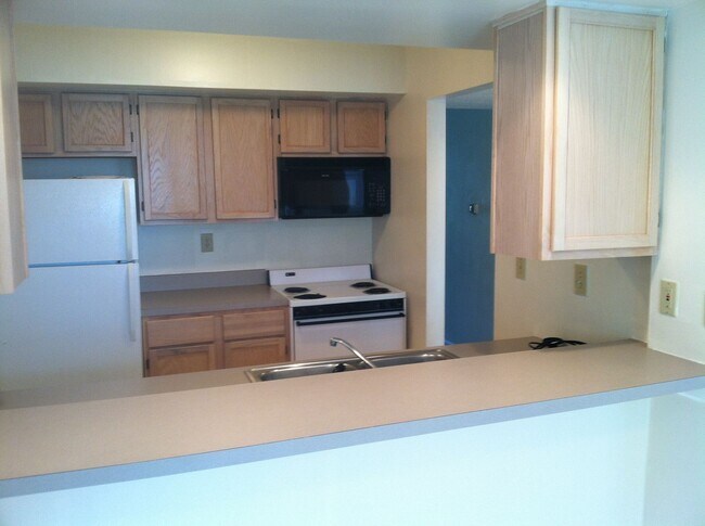 Building Photo - 2929 Horizon Dr
