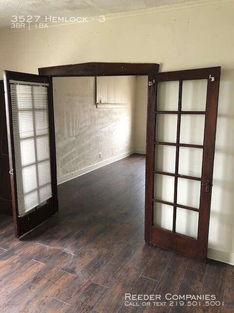 Building Photo - 3 bedroom, 1 bath - fresh flooring