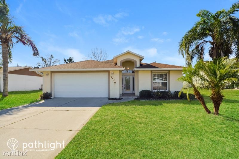 3 br, 2 bath House 2114 Sabal Palm Drive... House Rental in