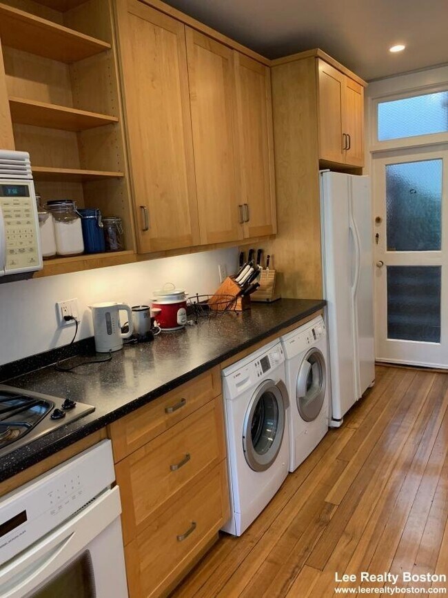 Building Photo - 3 bedroom in Harvard Square MA