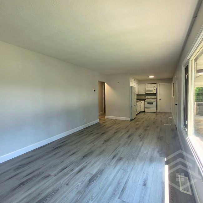 Building Photo - 3-Bedroom House in Tillsonburg!!