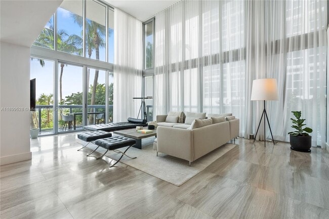 Foto del edificio - 6899 Collins Ave