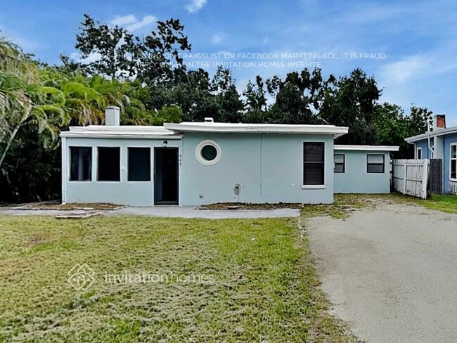 Building Photo - 807 35th St W