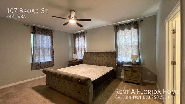 Foto del edificio - Fresh Interior Paint! Furniture Optional! ...