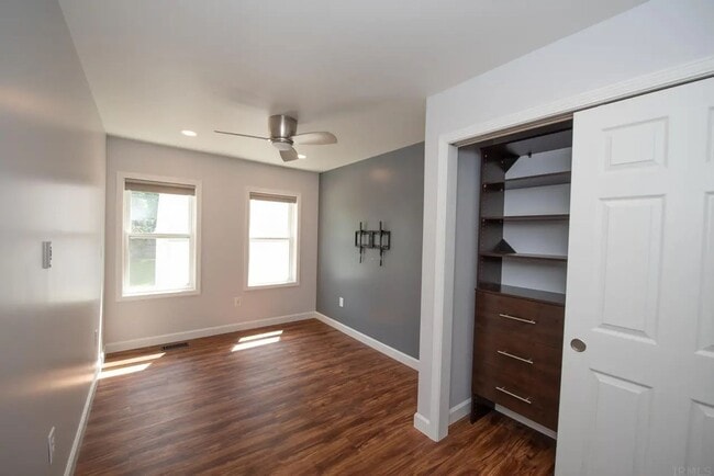 Building Photo - Downtown Lafayette Living!