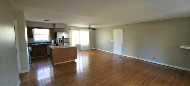 Building Photo - 4 Bedroom/ 1.5 Bath Brick Home for Rent in...