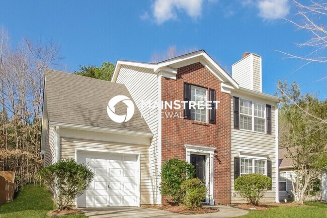 Building Photo - 3 Bedroom Pet-Friendly Home in Charlotte, NC with Main Street Renewal