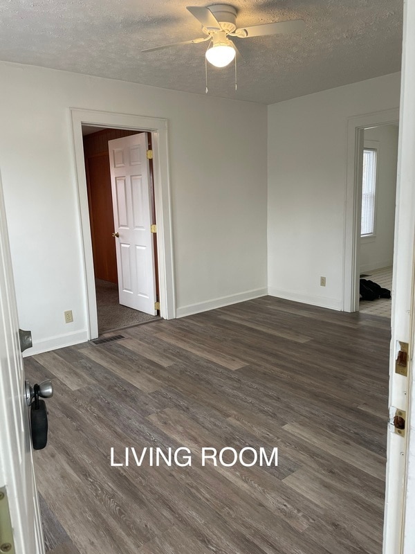 Building Photo - 220 W Willow St