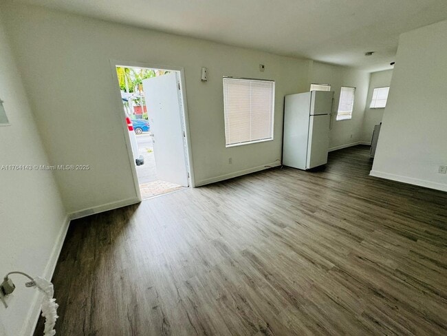 Building Photo - 2900 W Flagler St