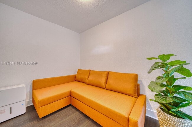 Foto del edificio - 2741 SW 67th Ave