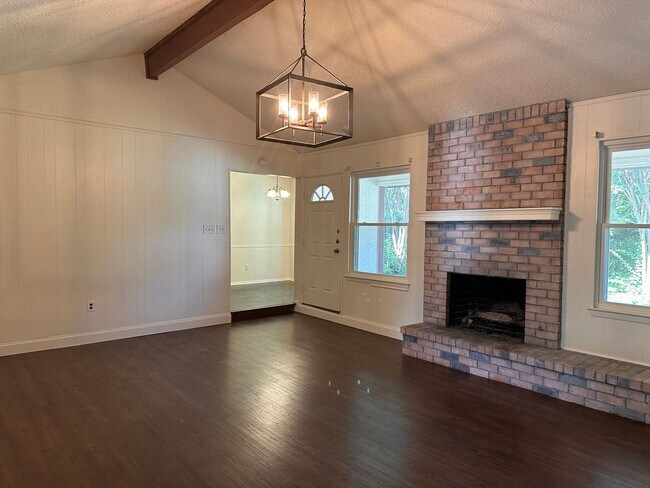 Foto del edificio - 3 Bedroom 2 Bath 2 Car Garage in Arlington - Excellent Location