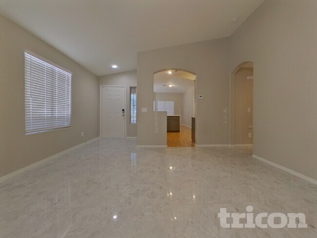Foto del edificio - 24832 W Kowalsky Ln