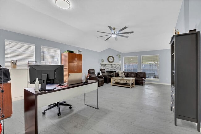 Foto del edificio - 3830 Landon Park Dr