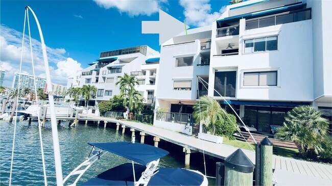 Foto del edificio - 350 Poinciana Island Dr