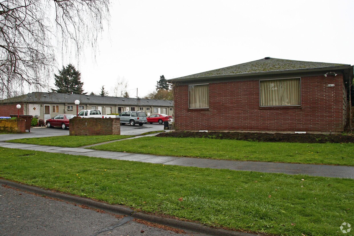 5410 SE Schiller ¡St - 5410 SE Schiller St
