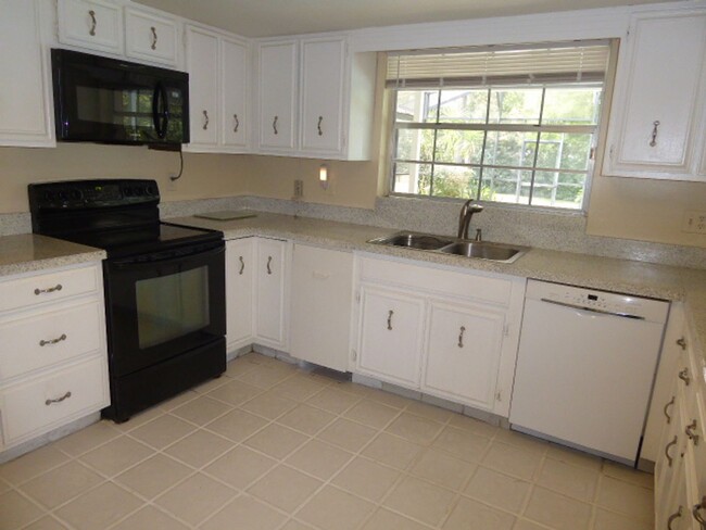 Foto del edificio - Available Now! Sweetwater Oaks 4 bedroom 2...