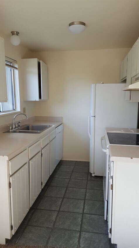 Foto del edificio - Charming Condo with Spacious Layout – Move-In Mid-August