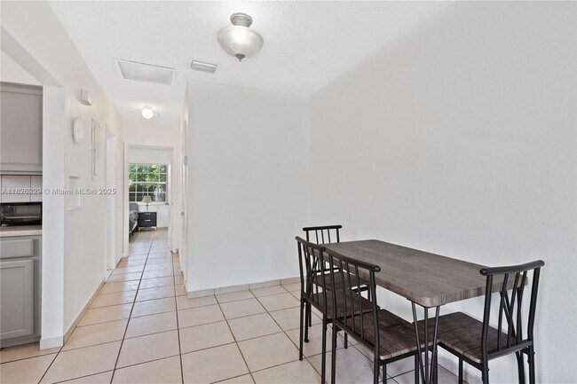 Foto del edificio - 1230 NW 7th Terrace
