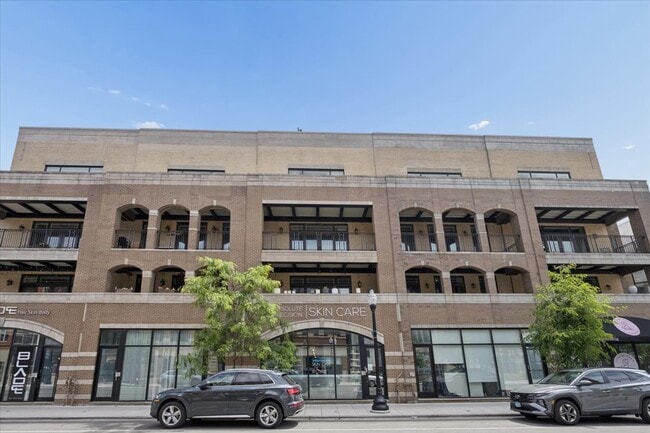 Building Photo - 1423 W Belmont Ave