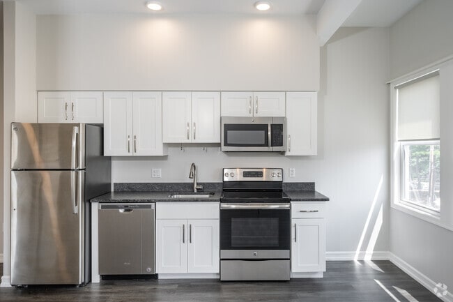 1BR, 1BA - 550SF - Kitchen - The Bradford