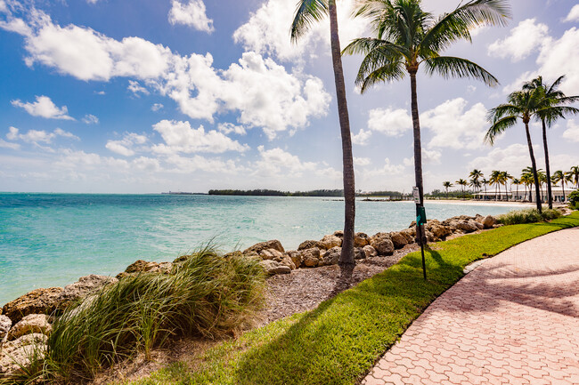 Foto del edificio - 19111 Fisher Island Dr