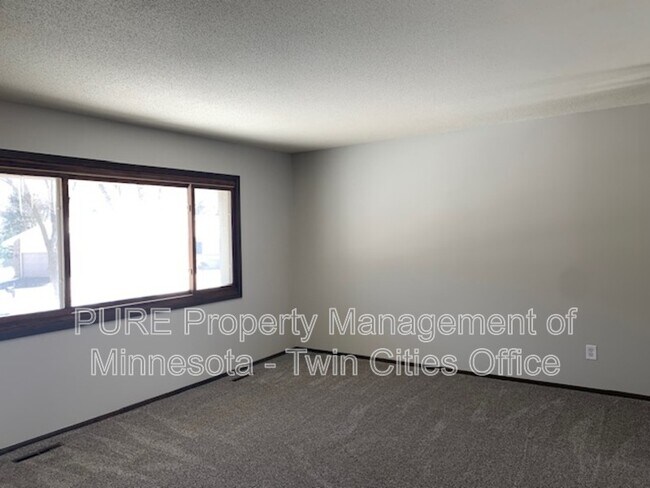 Foto del edificio - 6965 Kirkwood Ln N