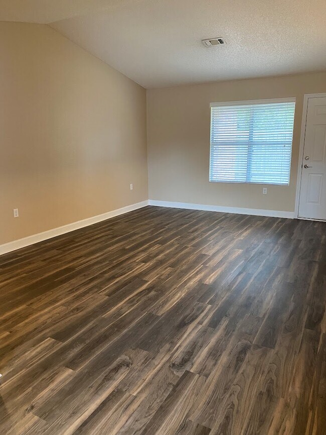 Building Photo - 32 Skystone Ct