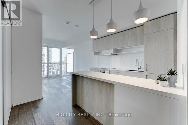 Building Photo - 5 Soudan Ave