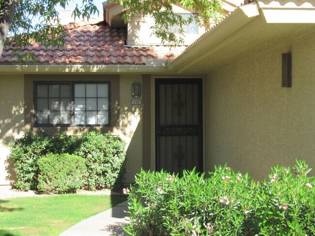 Foto del edificio - Single Level Townhome in Scottsdale!