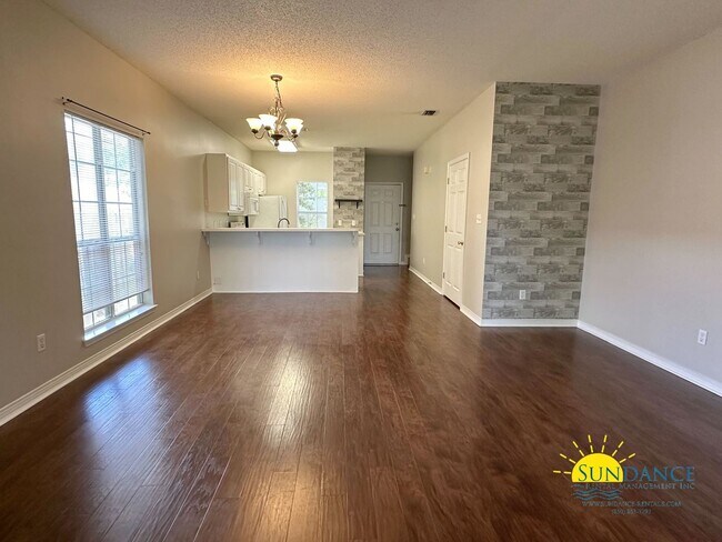 Foto del edificio - Spacious End-Unit Townhouse in Navarre