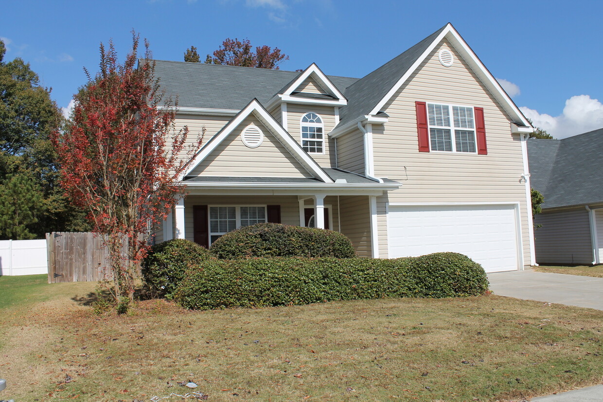 Primary Photo - HUGE 3 BED, 2 BATH WITH PRIVACY FENCED BAC...