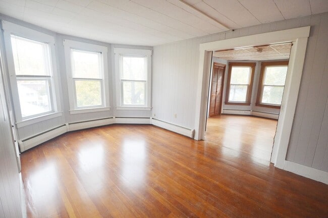 Foto del edificio - 38 Cascade St