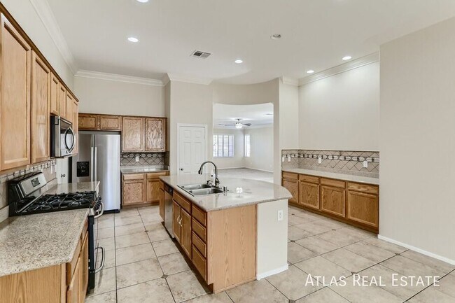 Foto del edificio - 8125 Chimney Bluff St