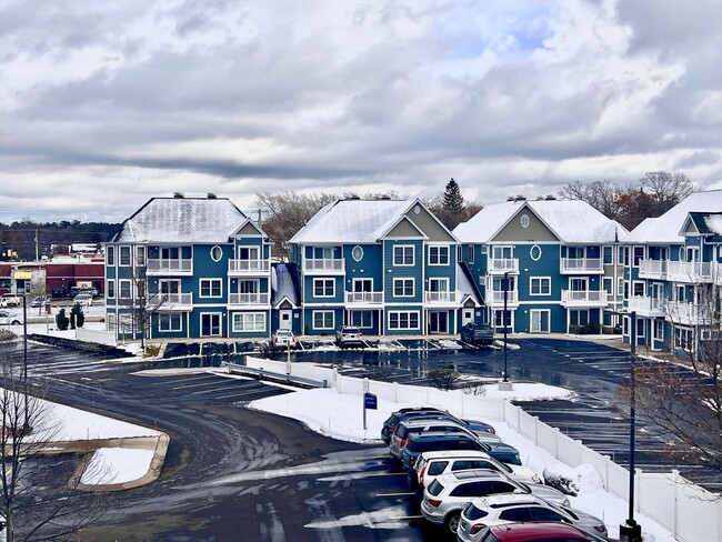 Building Photo - Lovely Downtown Off-Season Condo Available...