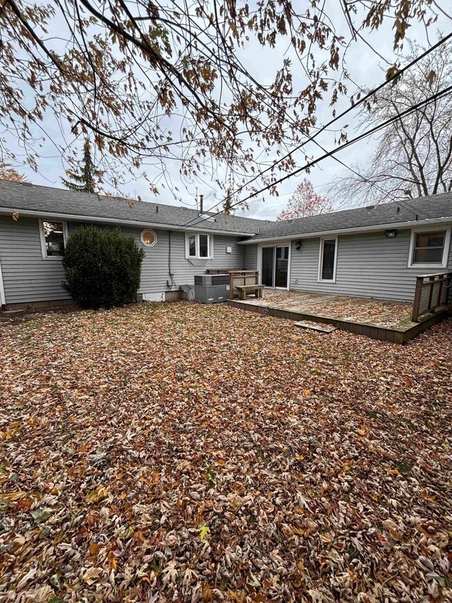 Building Photo - 511 Charles St