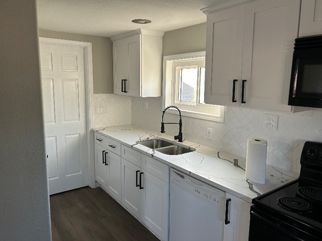 Building Photo - 1618 Pat Dr