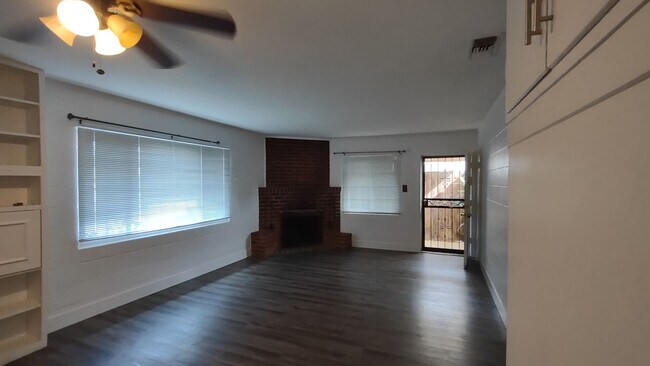 Photo - 4600 Brand Way House