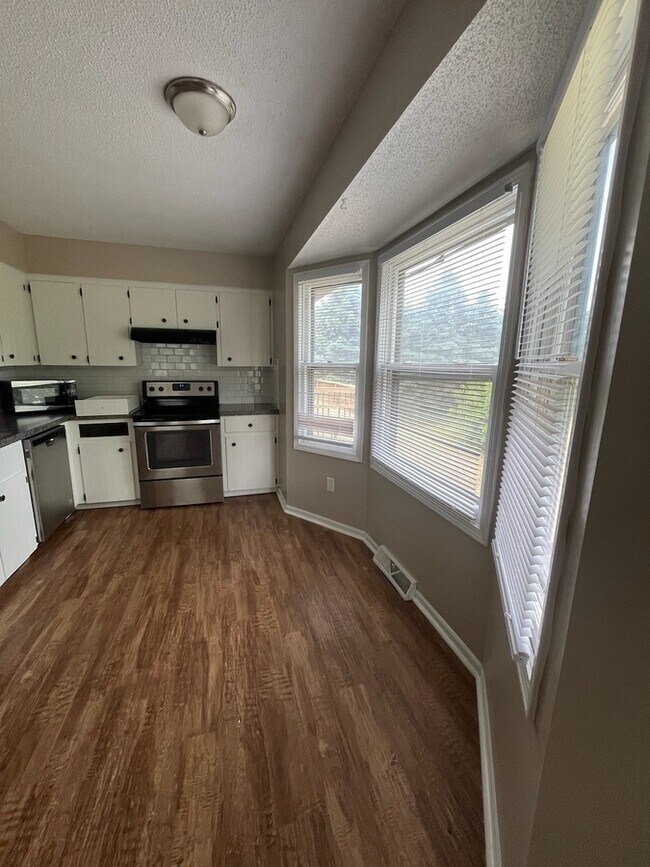 Foto del edificio - 14745 Riley St