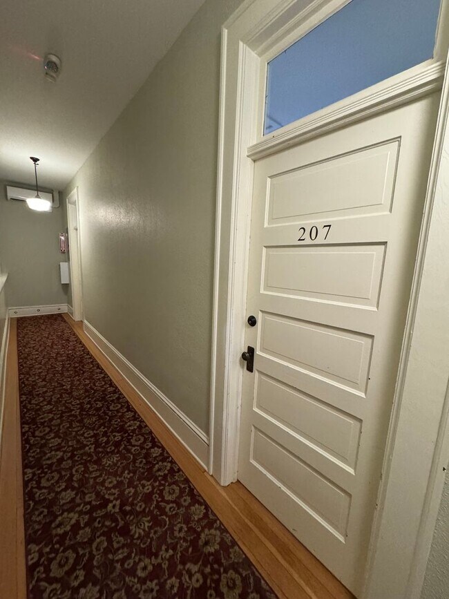 Foto del edificio - Beautiful 1 bed/1 bath apartment with tons of charm!