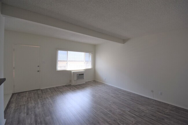 Foto del edificio - 2429 Cheremoya Ave