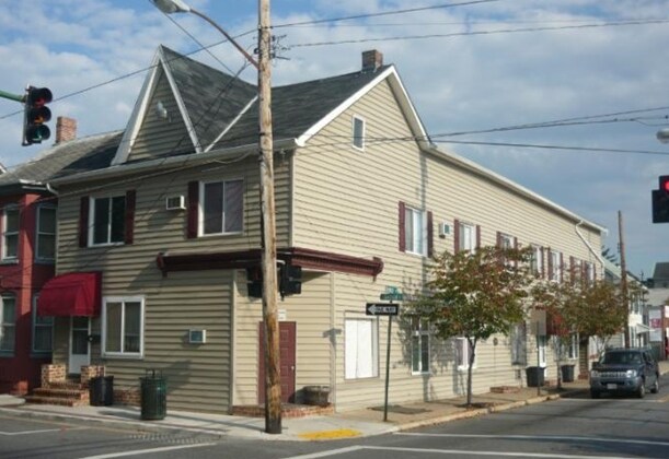 Building Photo - 200 Jonathan St