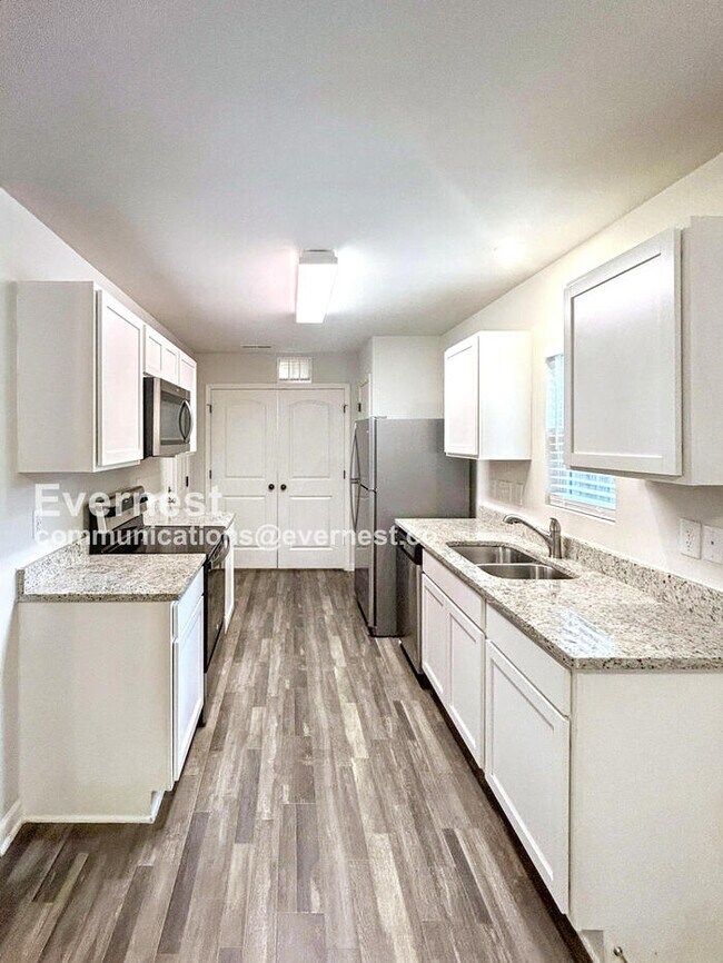Foto del edificio - 1600 Sandersted Village Cir