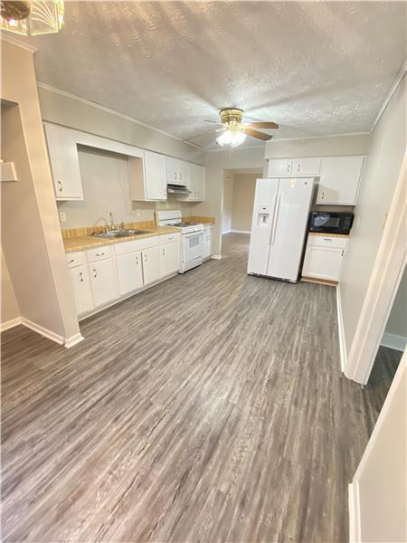 Building Photo - 2303 Beaumont Dr