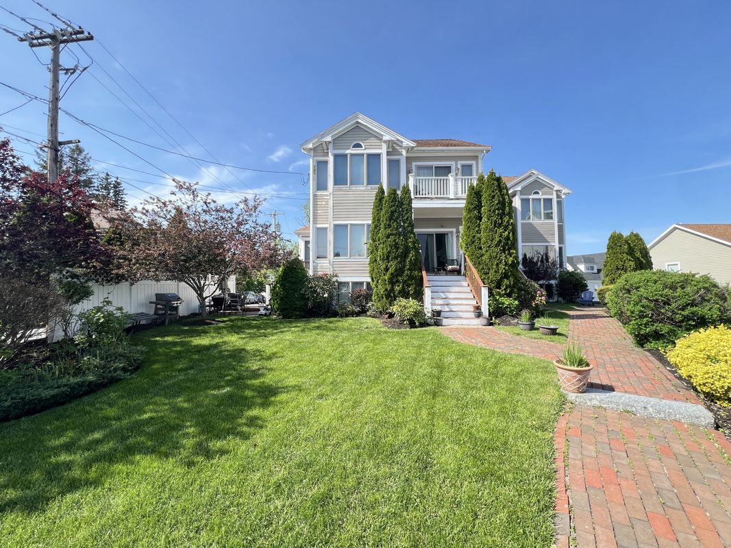Foto principal - 141 Grovers Ave