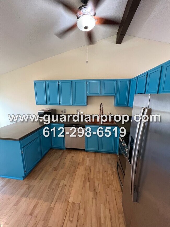 Building Photo - Townhouse Available Now, Open Floor Plan, ...