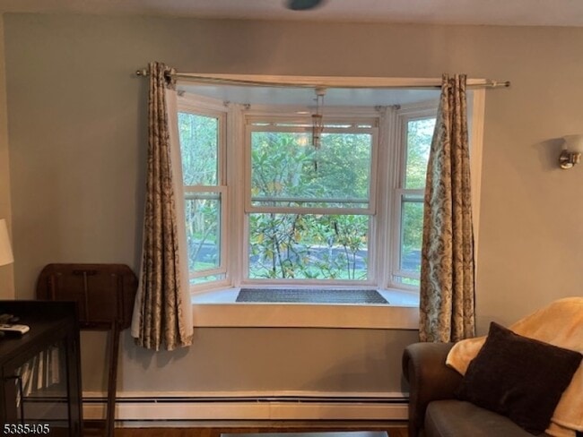 Building Photo - 12 Upper Lake Dr